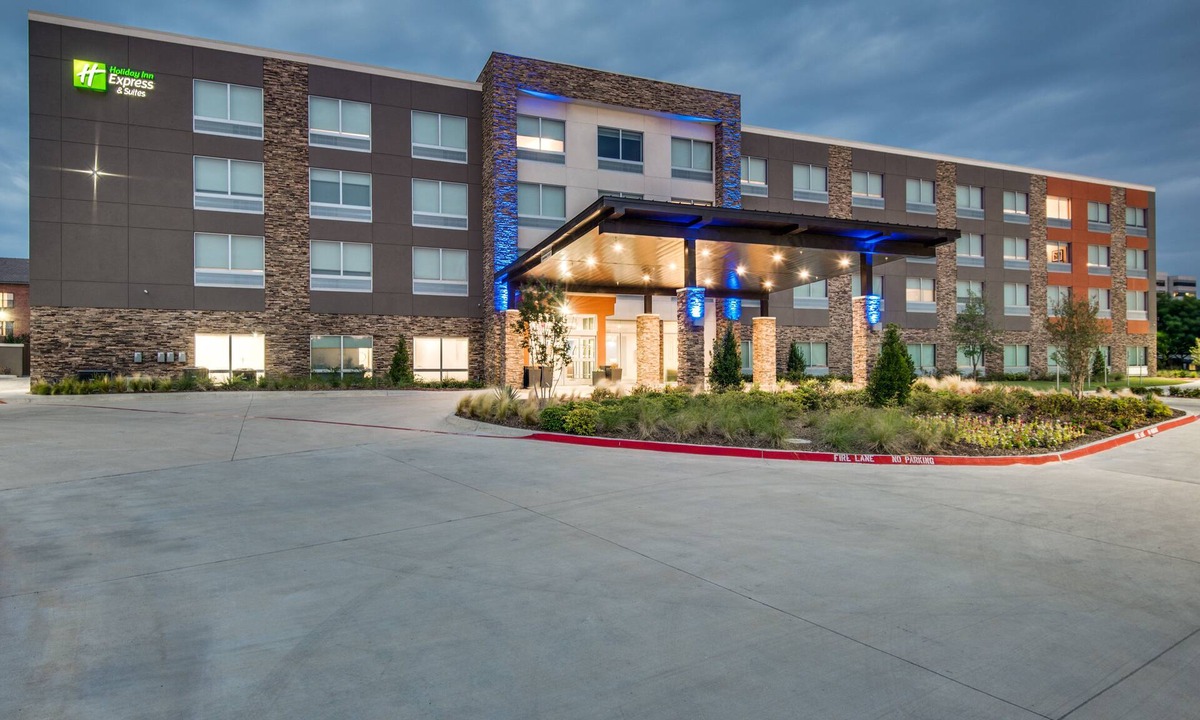 Dallas Hotel | Holiday Inn Express & Suites Dallas North - Addison by IHG