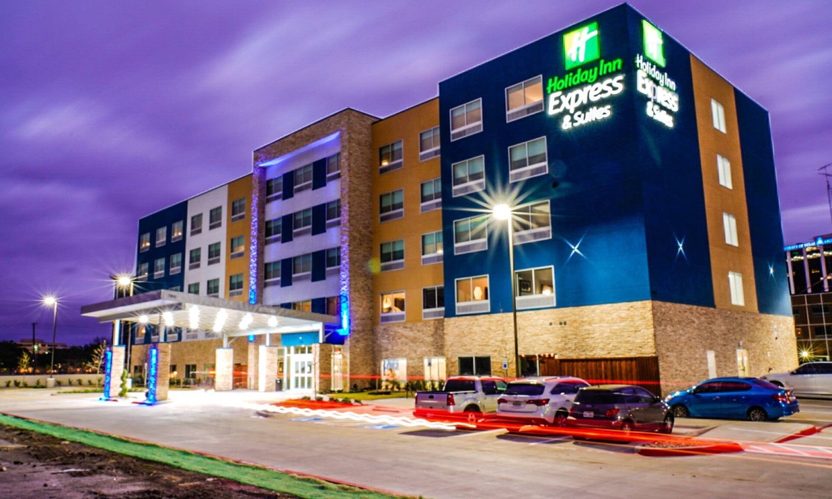 Dallas Hotel | Holiday Inn Express & Suites Dallas Central Market Center by IHG