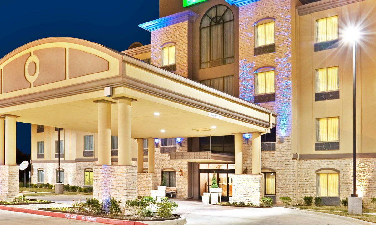 White Rock Hills Hotel | Holiday Inn Express & Suites Dallas Fair Park, an Ihg Hotel