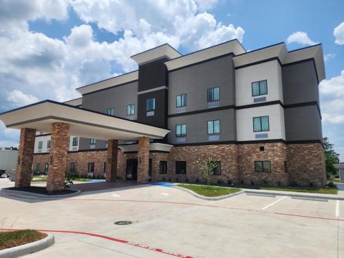 Dayton Hotel | Holiday Inn Express & Suites Dayton - Highway 90 by IHG