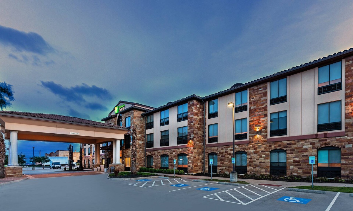 Vineyard Bay Hotel | Holiday Inn Express & Suites Austin NW - Lakeway by IHG