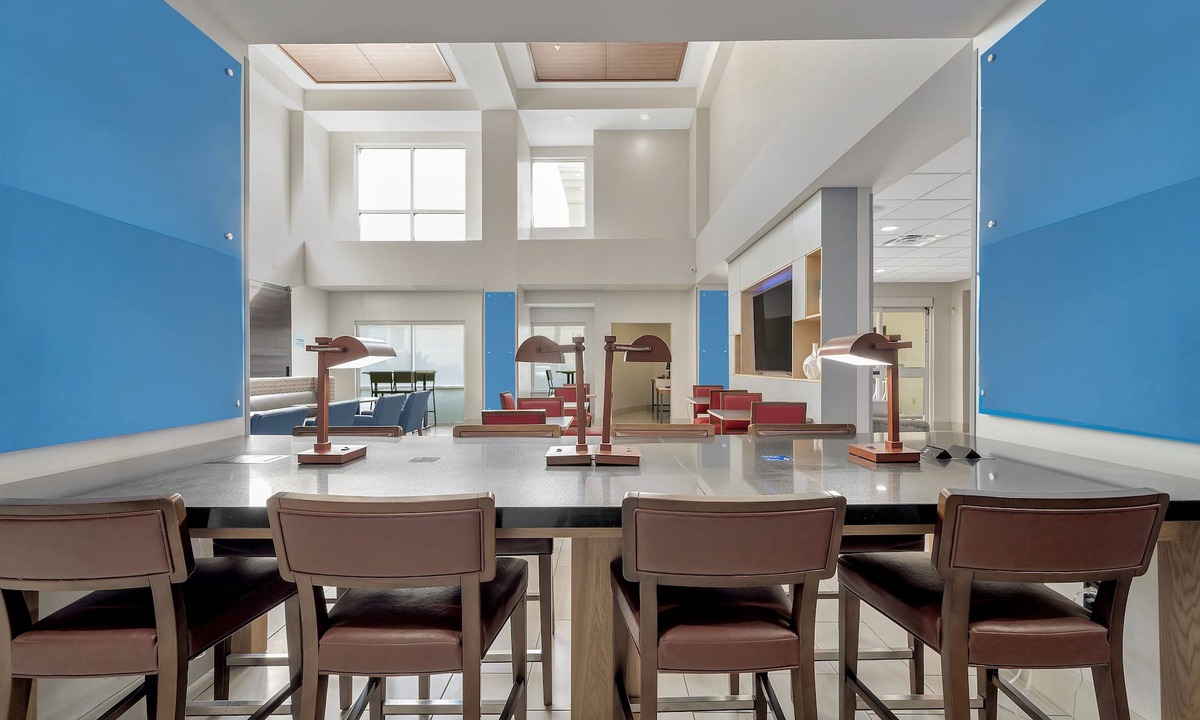 Lufkin Hotel | Holiday Inn Express & Suites Lufkin South by IHG