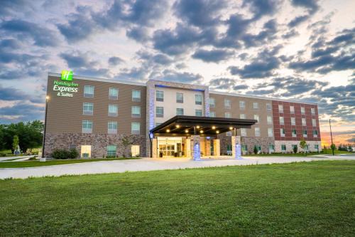 Marion Hotel | Holiday Inn Express & Suites Cedar Rapids NE - Marion by IHG