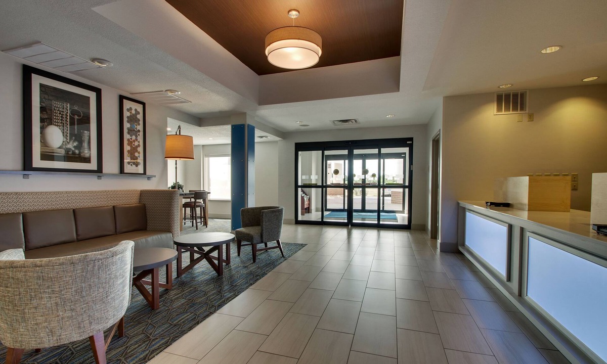 Morris Hotel | Holiday Inn Express & Suites Morris by IHG