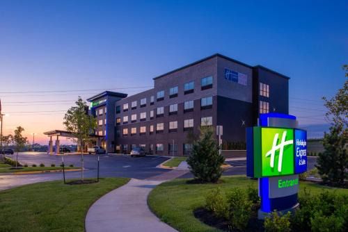 Olathe Hotel | Holiday Inn Express & Suites - Olathe West by IHG