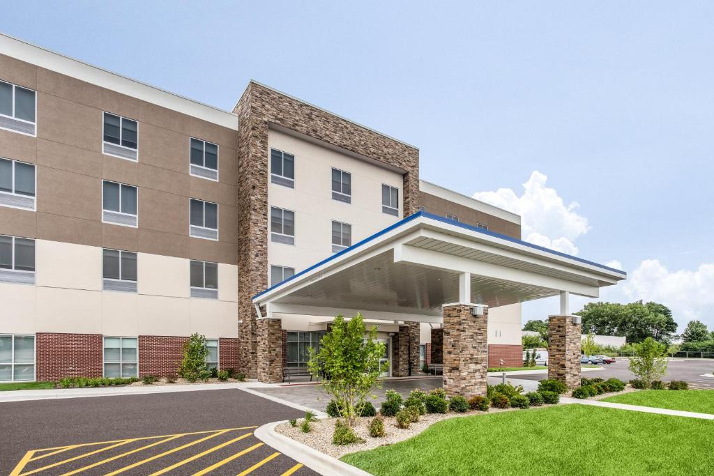 Ottawa Hotel | Holiday Inn Express & Suites - Ottawa by IHG