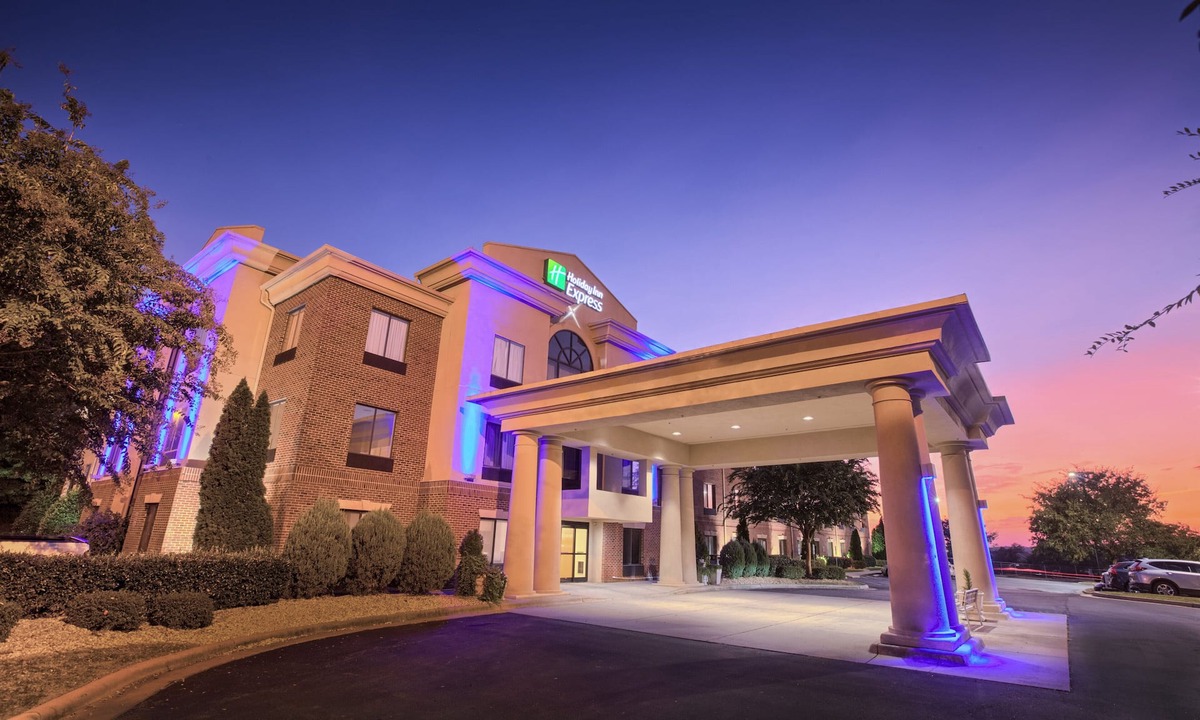 North Raleigh Hotel | Holiday Inn Express & Suites Raleigh North - Wake Forest by IHG