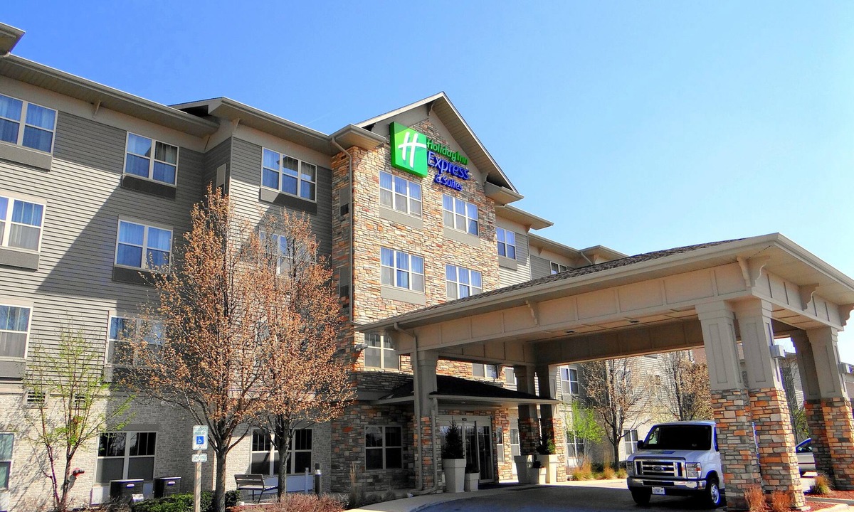Roselle Hotel | Holiday Inn Express & Suites Chicago West-Roselle by IHG