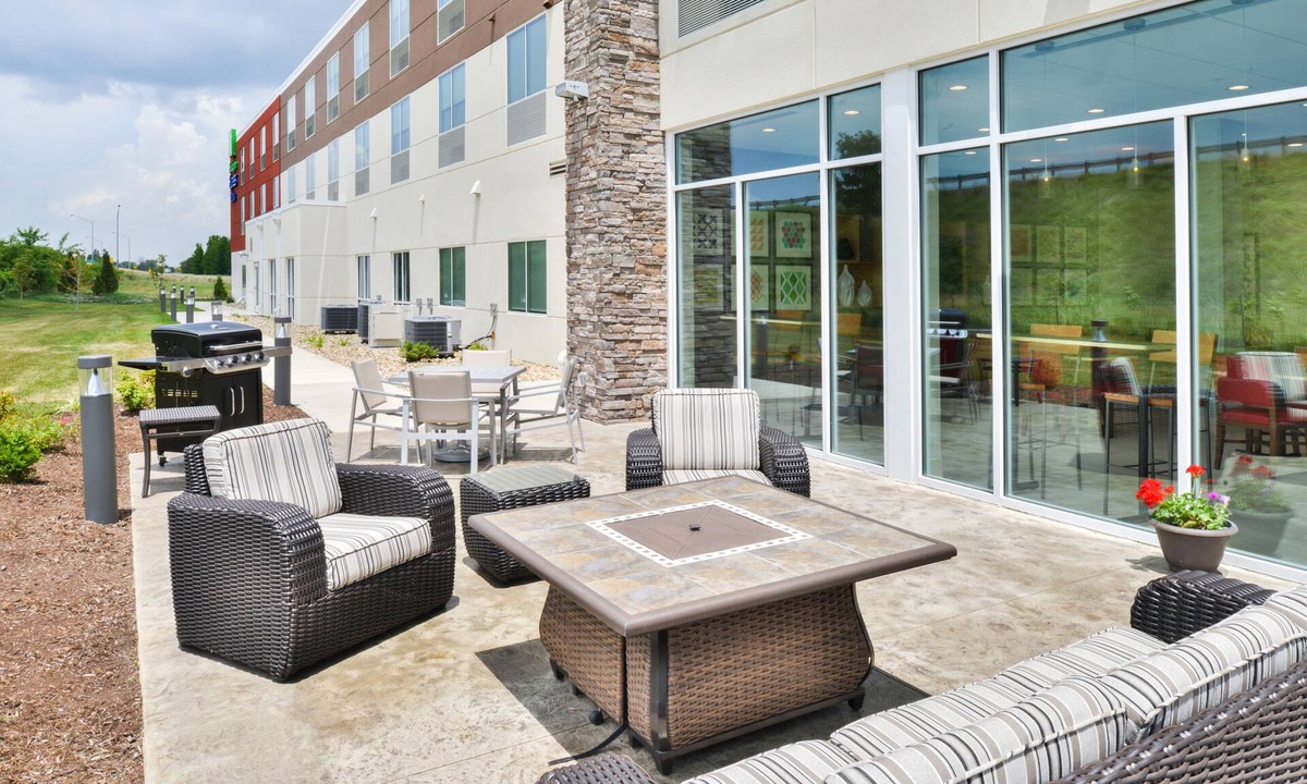 Salem Hotel | Holiday Inn Express & Suites Salem by IHG