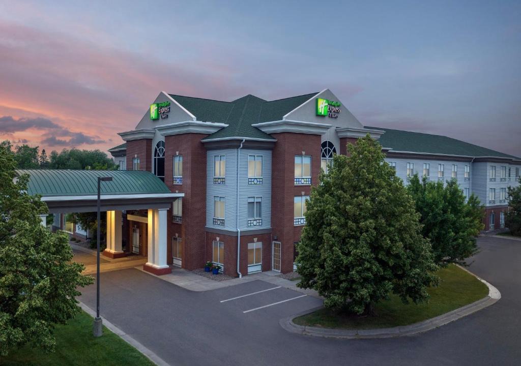 Superior Hotel | Holiday Inn Express & Suites Superior by IHG