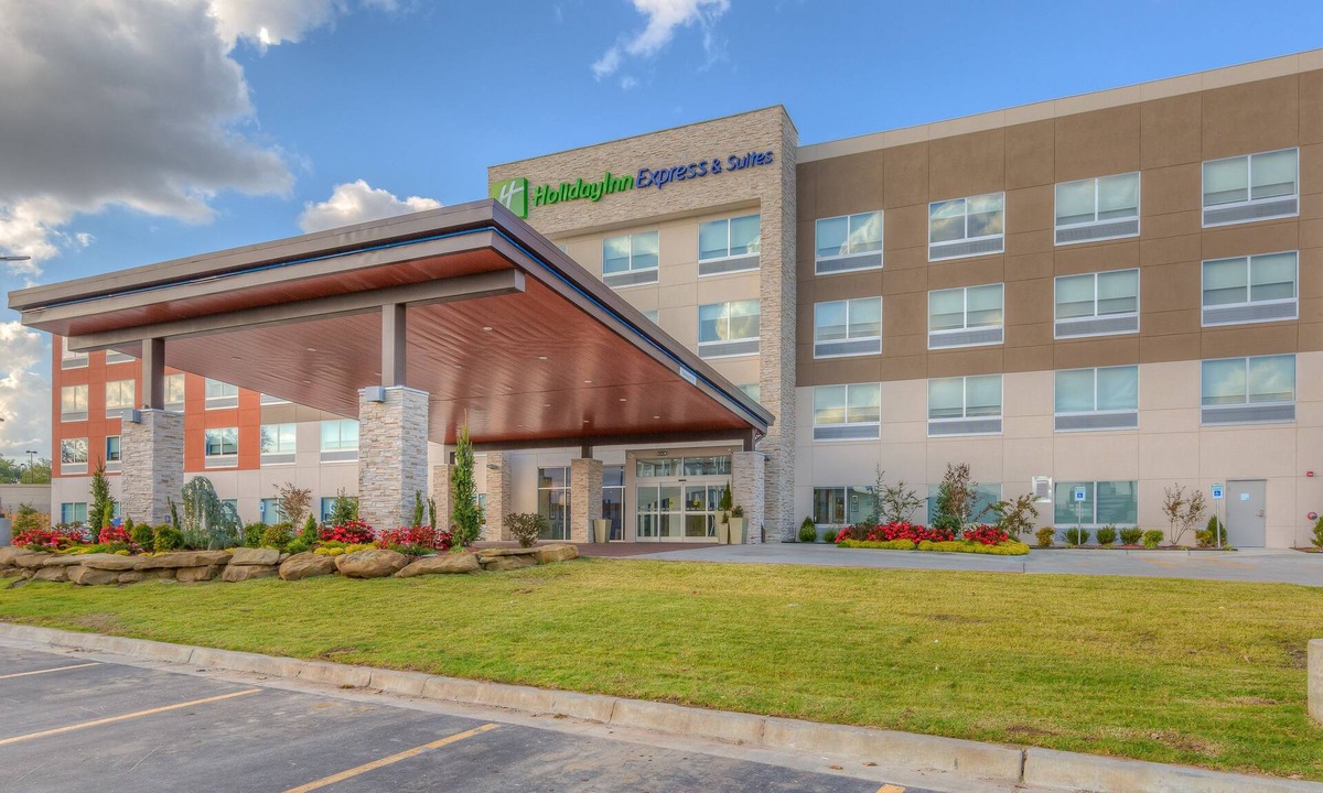 Tulsa Hotel | Holiday Inn Express & Suites Tulsa Midtown by IHG