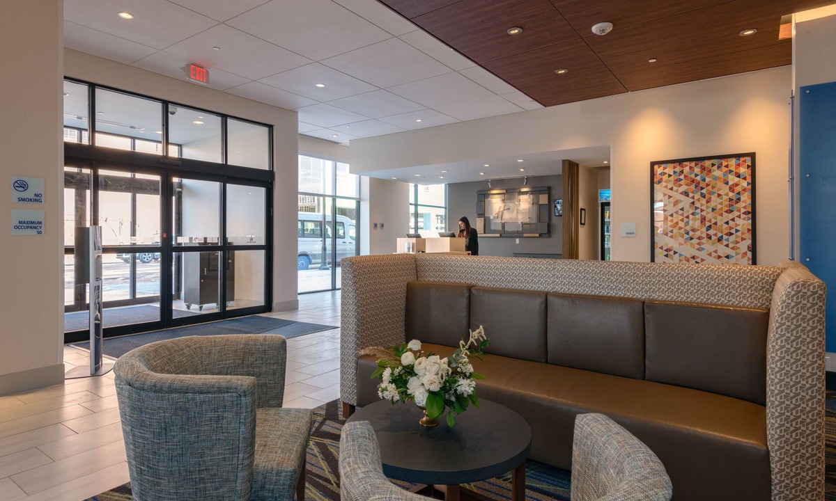 Downtown Tulsa Hotel | Holiday Inn Express & Suites Tulsa Downtown by IHG