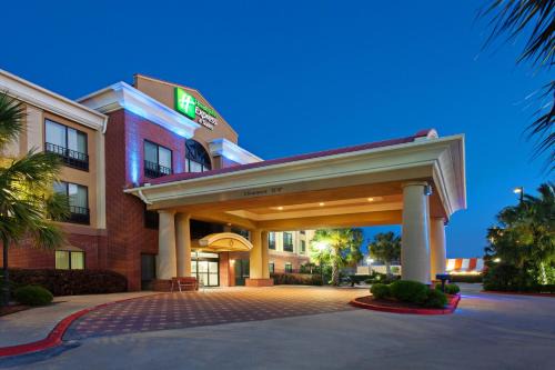 Wharton Hotel | Holiday Inn Express & Suites Wharton by IHG