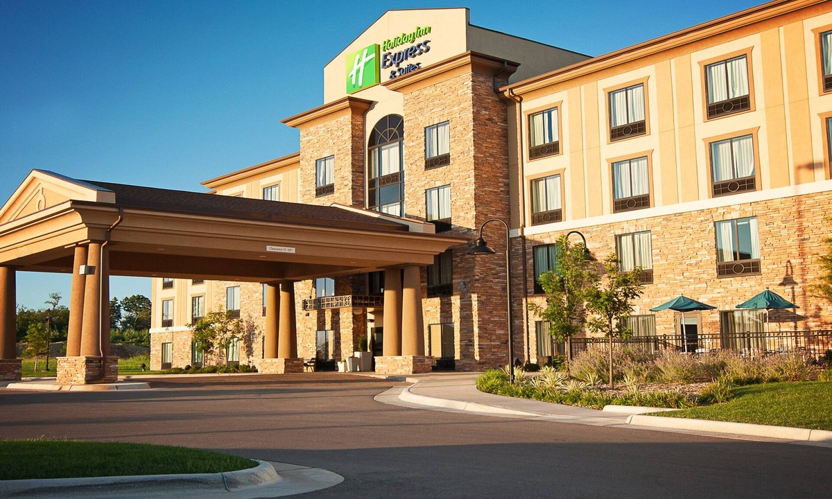 Greenwich Hotel | Holiday Inn Express & Suites Wichita Northeast by IHG