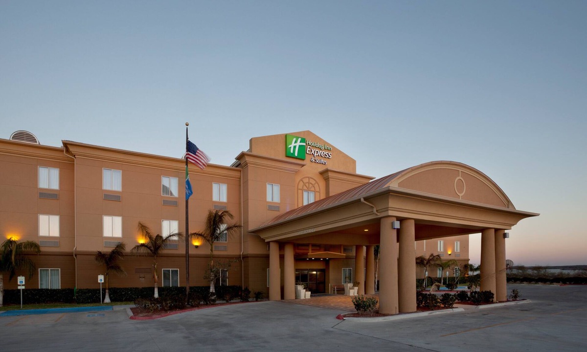 Zapata Hotel | Holiday Inn Express & Suites Zapata by IHG