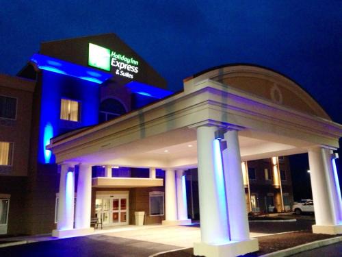 Utica Hotel | Holiday Inn Express & Suites Utica by IHG