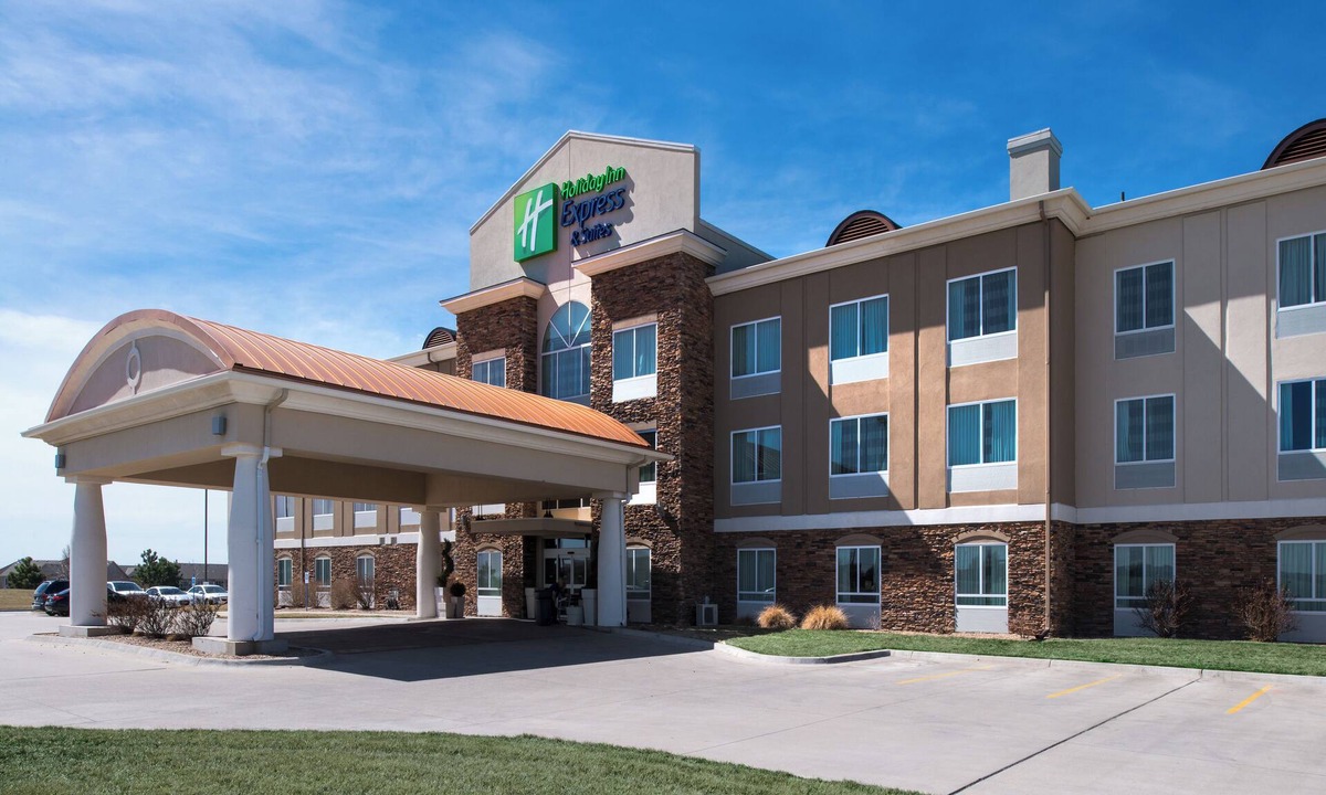 Maize Hotel | Holiday Inn Express & Suites Wichita Northwest by IHG