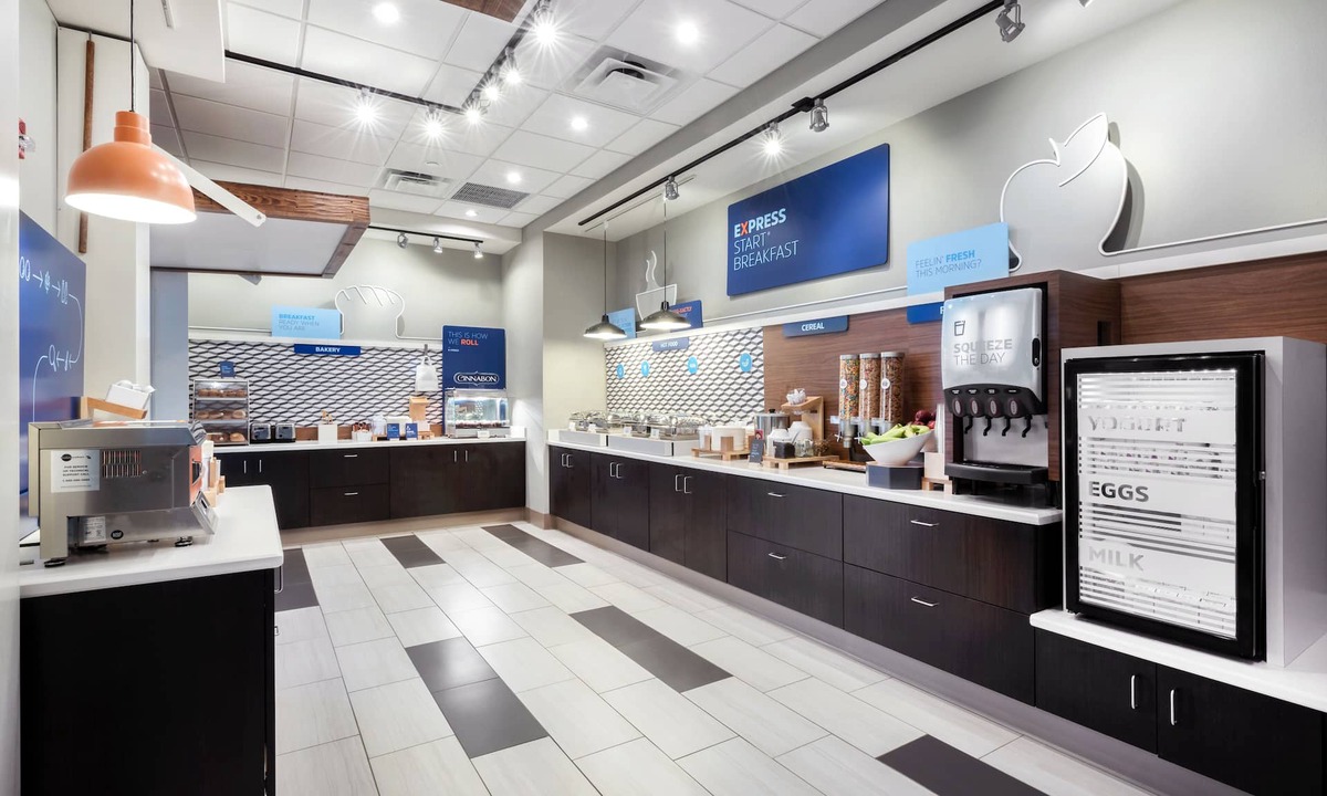Chesterfield Hotel | Holiday Inn Express & Suites St. Louis - Chesterfield by IHG
