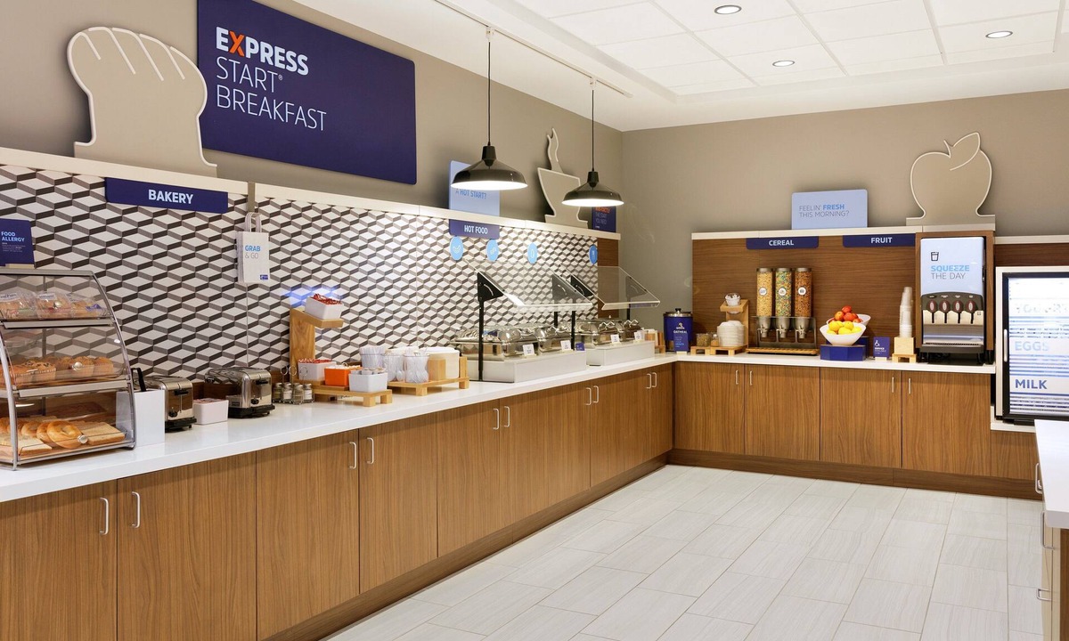 East Syracuse Hotel | Holiday Inn Express & Suites Dewitt (Syracuse) by IHG