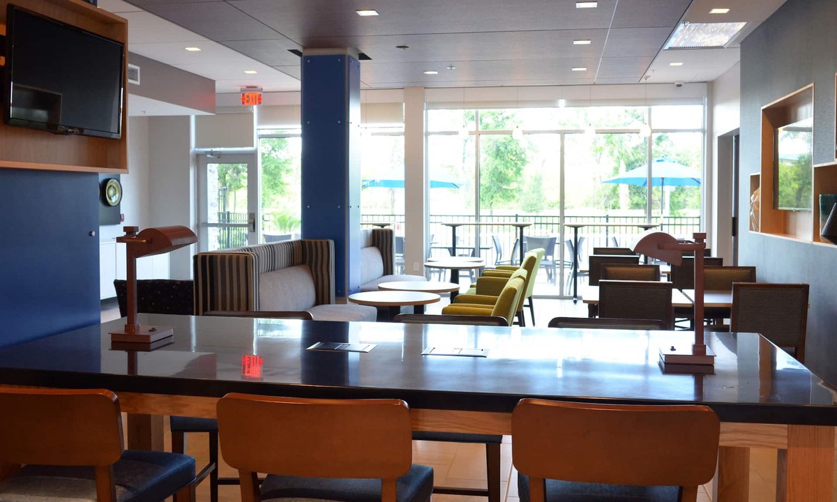 Jacksonville Hotel | Holiday Inn Express & Suites Jacksonville W - I295 and I10 by IHG
