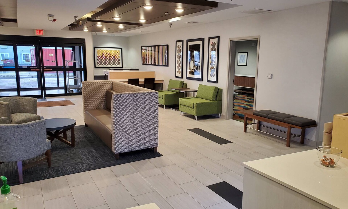 Junction City Hotel | Holiday Inn Express & Suites Junction City by IHG