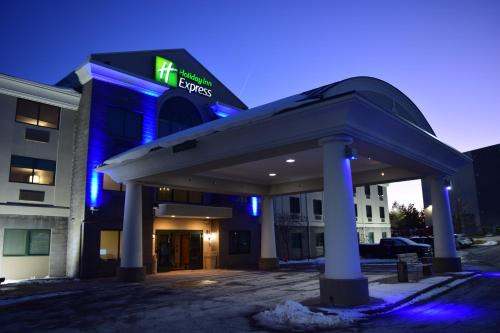 North Syracuse Hotel | Holiday Inn Express Syracuse Airport by IHG