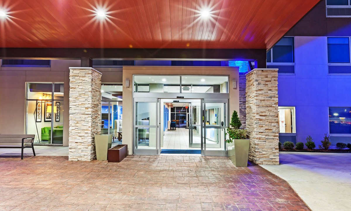 Sand Springs Hotel | Holiday Inn Express & Suites Tulsa West - Sand Springs by IHG