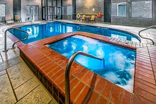 Longview Hotel | Holiday Inn Longview - North, an IHG Hotel
