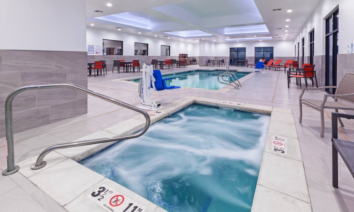 Lubbock Hotel | Holiday Inn Lubbock South by IHG