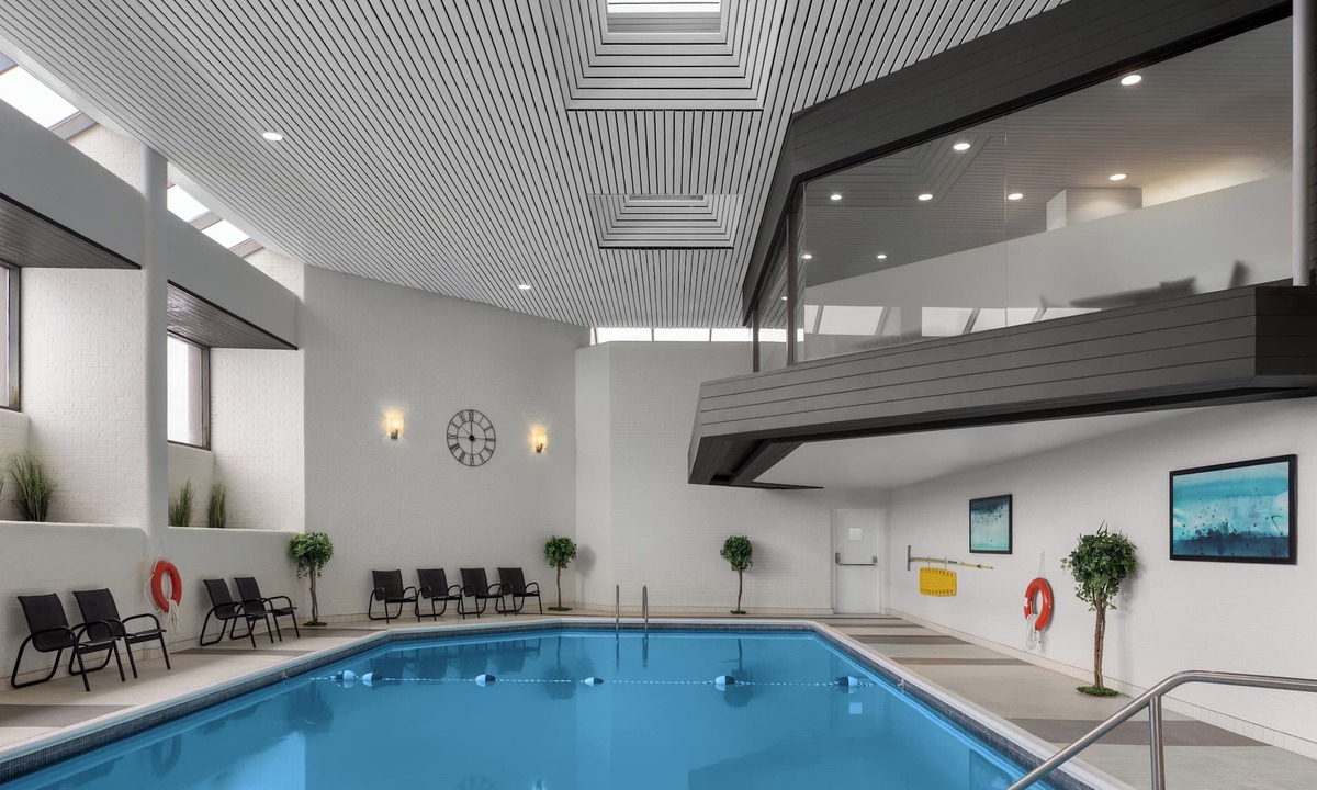 Cummings Hotel | Holiday Inn Ottawa East by IHG