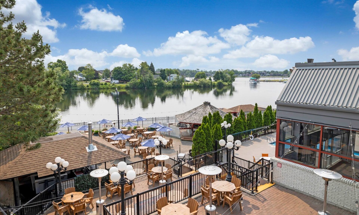 Peterborough Hotel | Holiday Inn Peterborough-Waterfront, ON by IHG