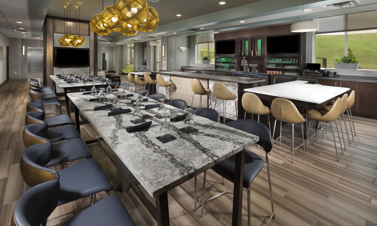 Skyland Hotel | Holiday Inn & Suites Arden - Asheville Airport by IHG
