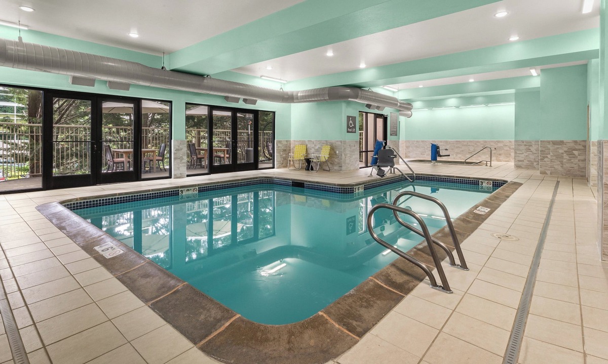 Bothell Hotel | Holiday Inn & Suites Bothell by IHG