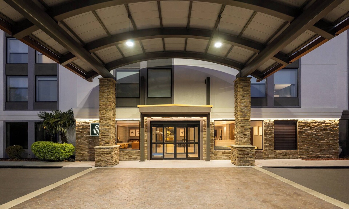 Dentsville Hotel | Holiday Inn & Suites Columbia NE - Ft Jackson Area by IHG