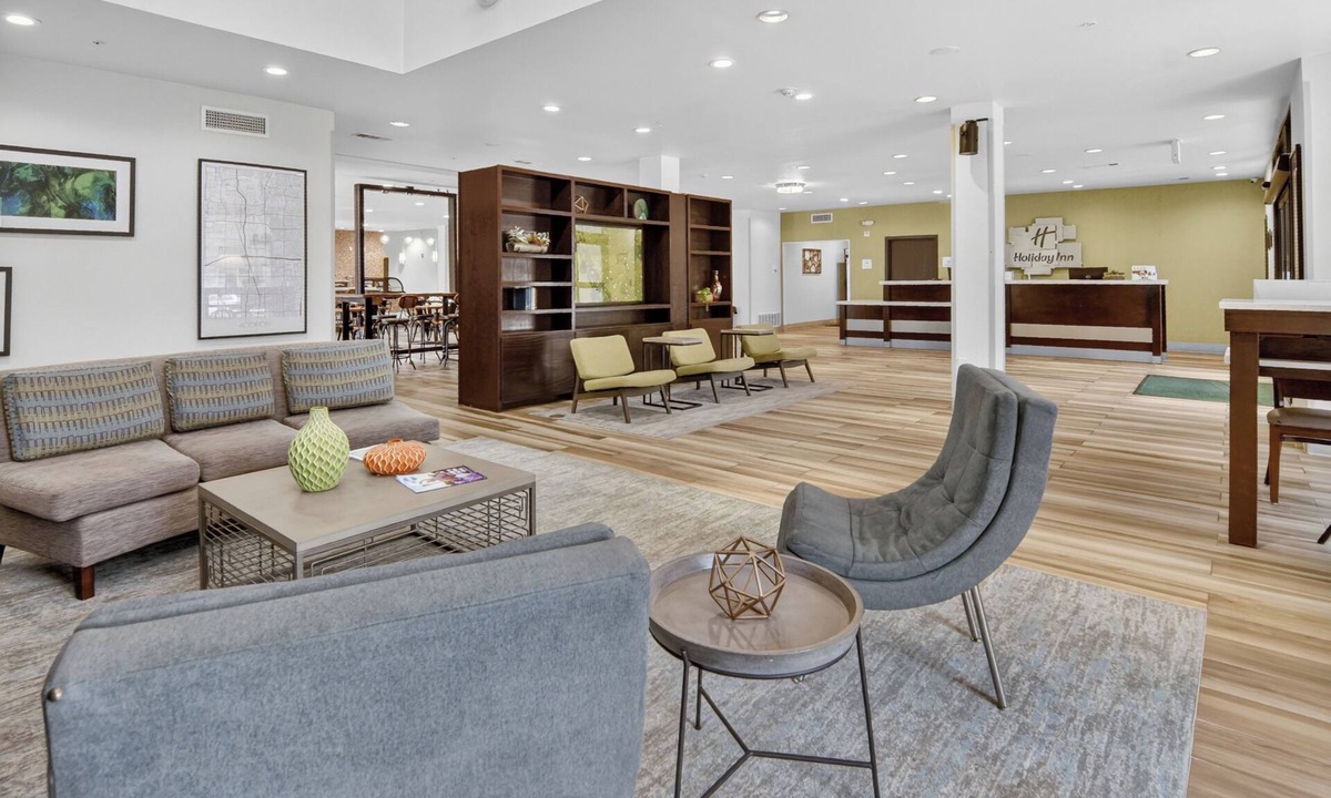 Addison Hotel | Holiday Inn & Suites Dallas-Addison by IHG