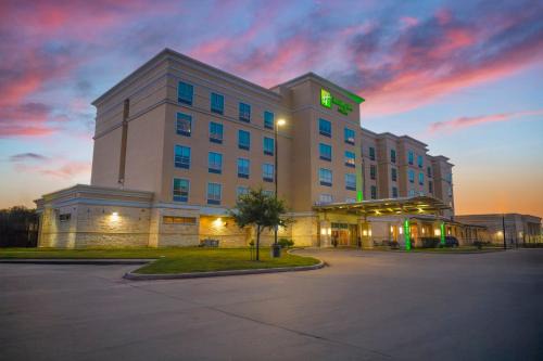Barker Hotel | Holiday Inn & Suites Houston NW - Vintage Park Area by IHG