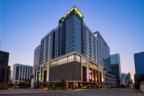 Sobro Hotel | Holiday Inn & Suites Nashville Downtown - Broadway by IHG