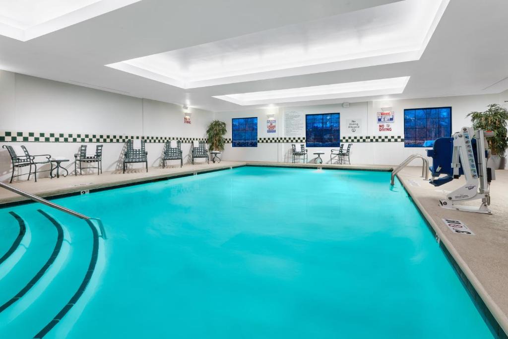 Southwest Raleigh Hotel | Holiday Inn & Suites Raleigh Cary by IHG