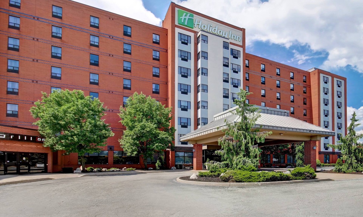 Windsor Hotel | Holiday Inn & Suites Windsor Ambassador Bridge by IHG