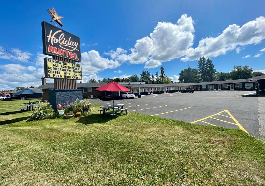 Sault Ste. Marie Hotel | Holiday Motel