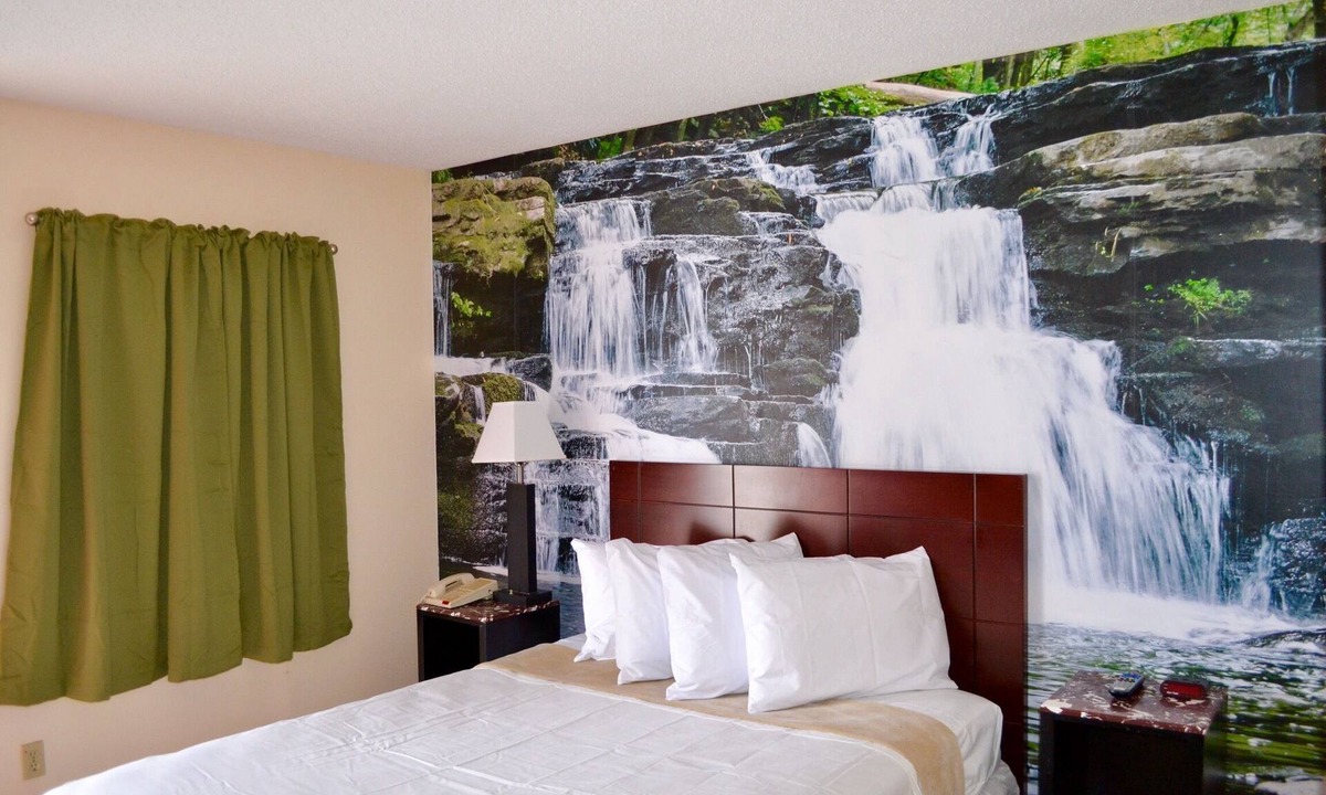 Andover Hotel | Holiday Motel