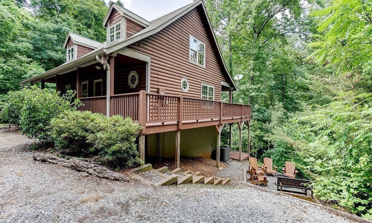 Cleveland Cabin | Holiday- Private Luxury Cabin, Firepit and Pool Table