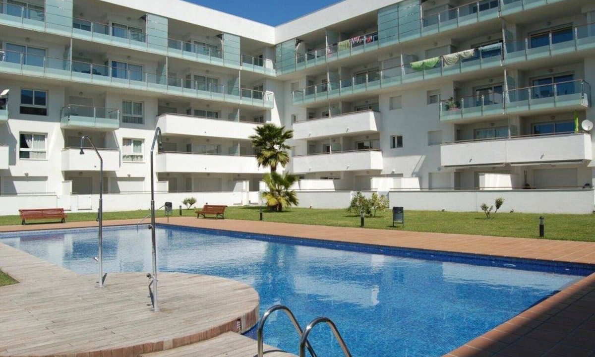 Santa Margarida Apartment | Holiday rentals modern apartment with parking and pool in Roses