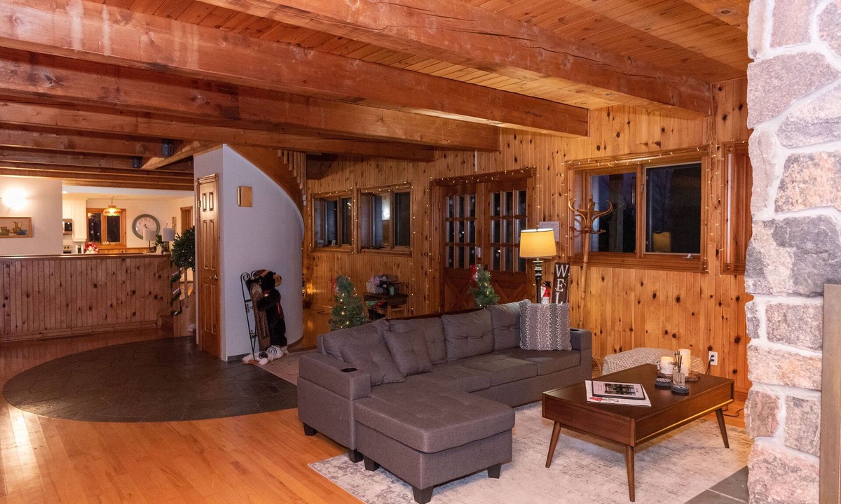 Fort Erie House | Holiday Retreat House