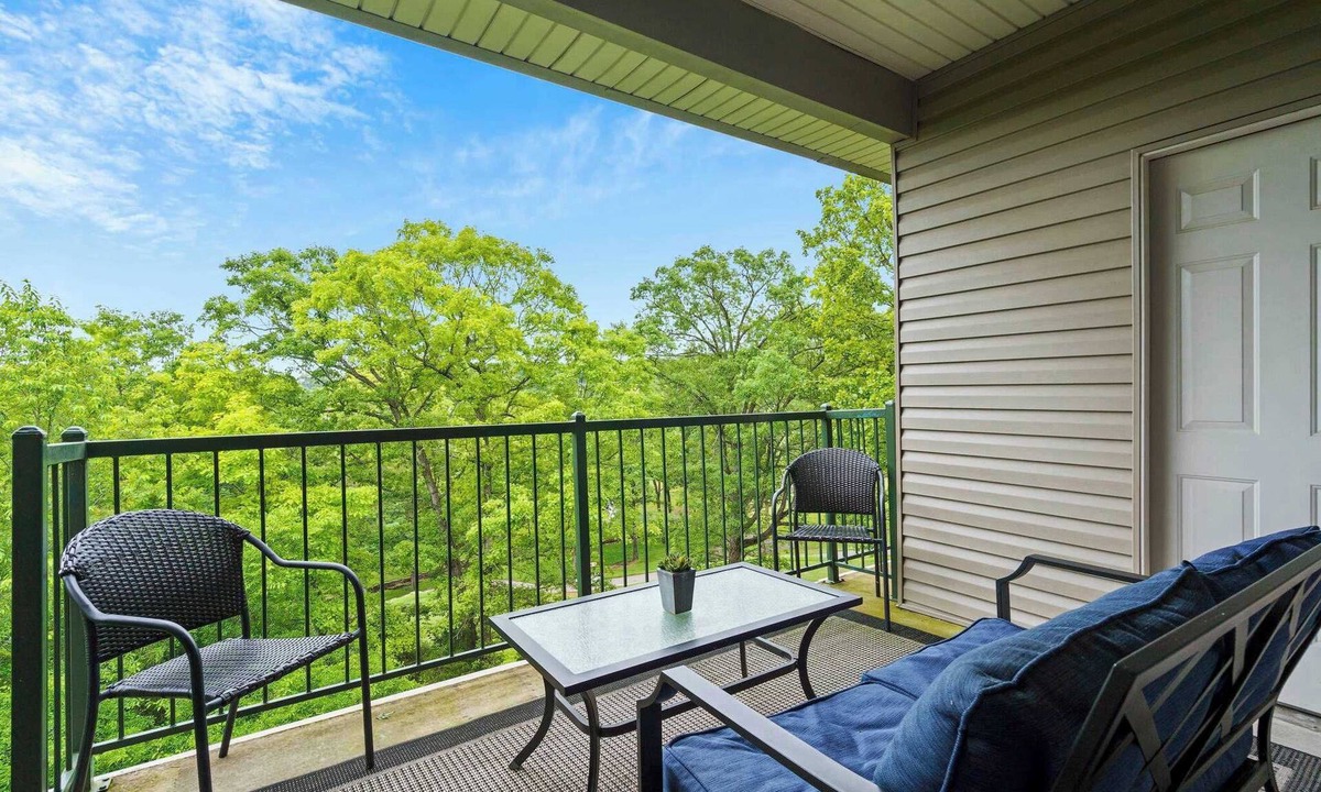 Branson Condo | Holiday Ridge Retreat 10 Holiday Hills Branson Golf Resort Outdoor pools