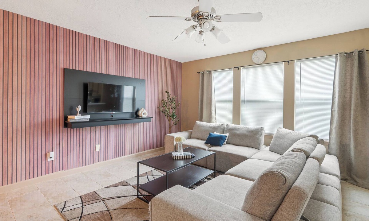 Barker House | 🎁 Holiday Savings! Modern 4-Bedroom Home in Katy Game Area Crib Firepit