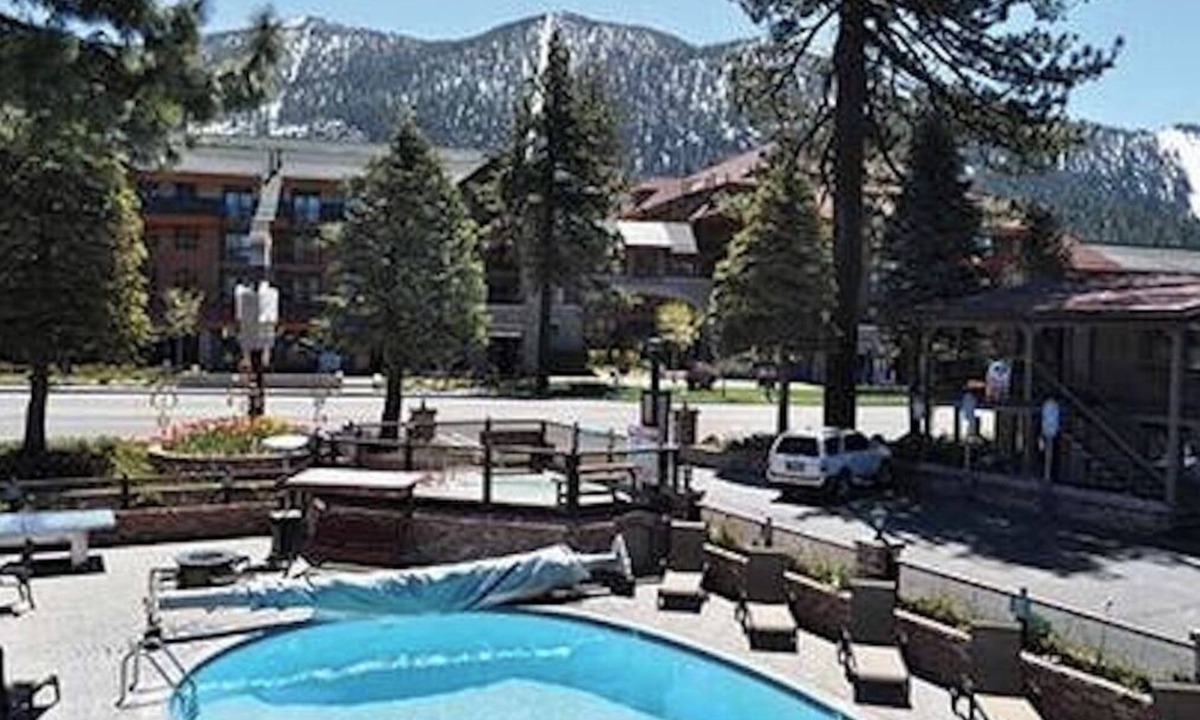 Lakeside Park Resort | HOLIDAY SPECIAL! nFresh Powder!