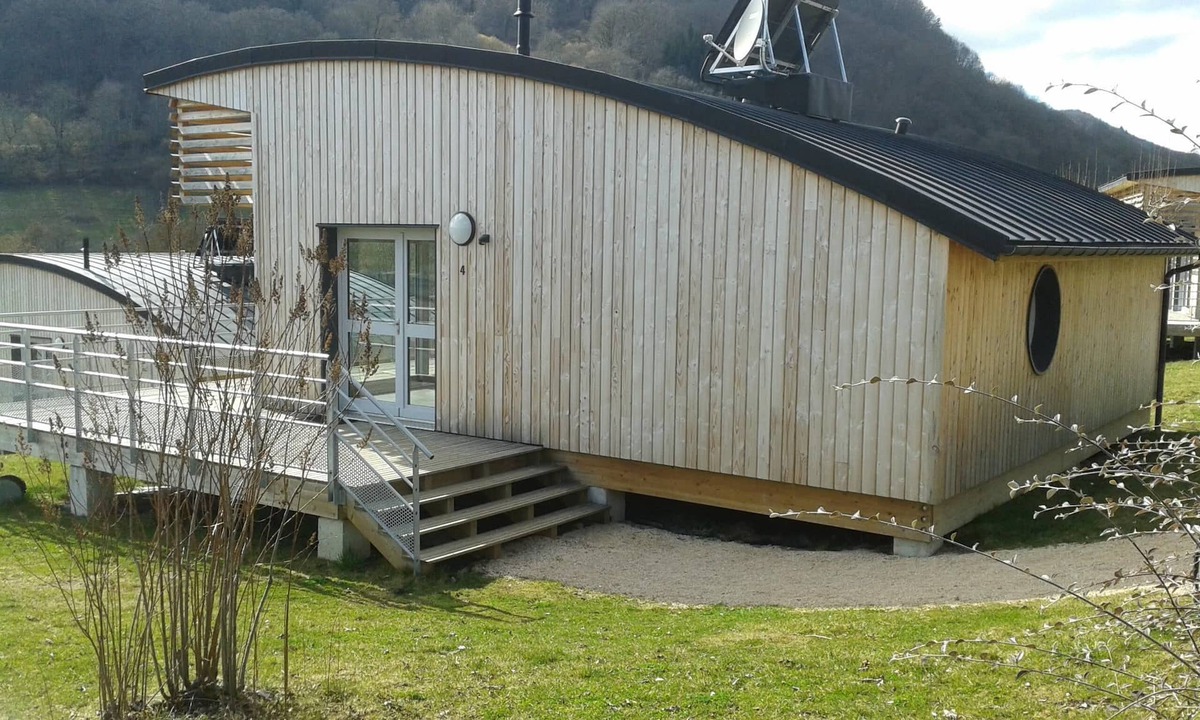 Menet Ski Chalet | HOLIDAY VILLAGE OF LAKE MENET/FACING THE LAKE OF 14 HECTARES
