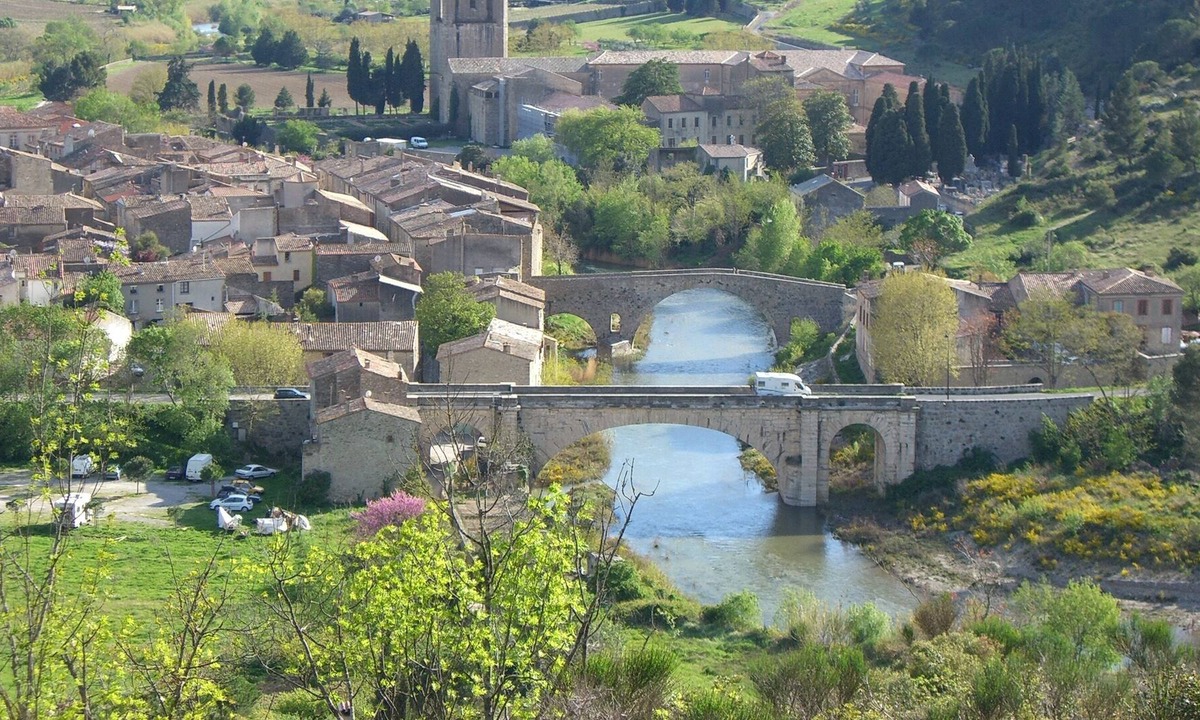 Lagrasse Apartment | Holidays In Lagrasse. Ground floor studio set in walled garden with pool.
