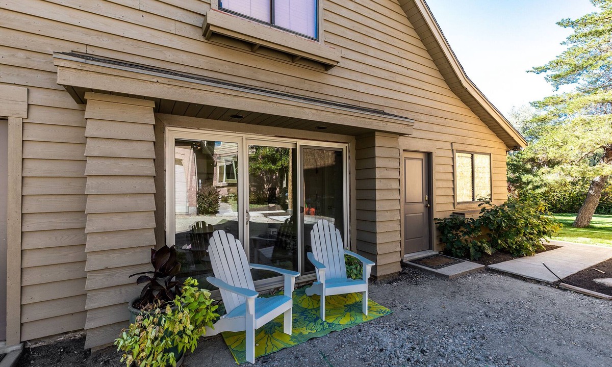 Holladay House | Holladay secluded boarding house